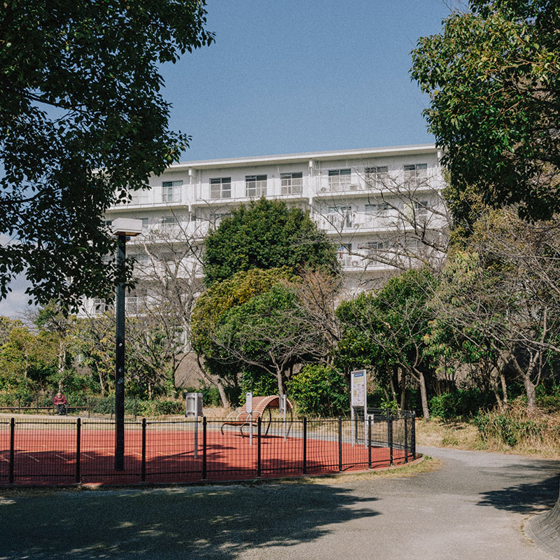 築古の団地を選んで物件購入費用を抑える。